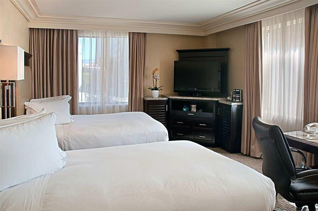 Hilton Checkers Angeles Hotel 3*