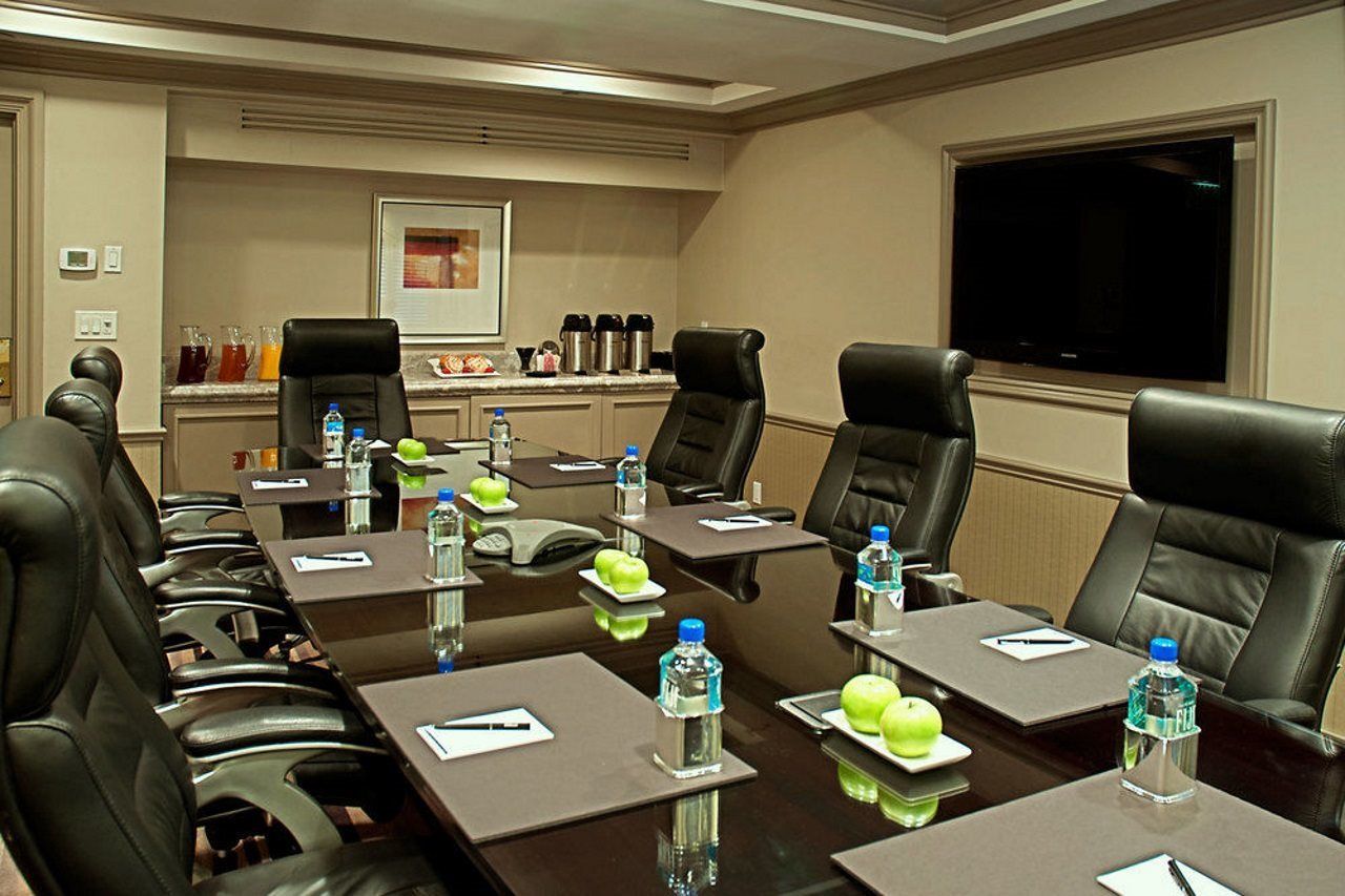 Hilton Checkers Angeles