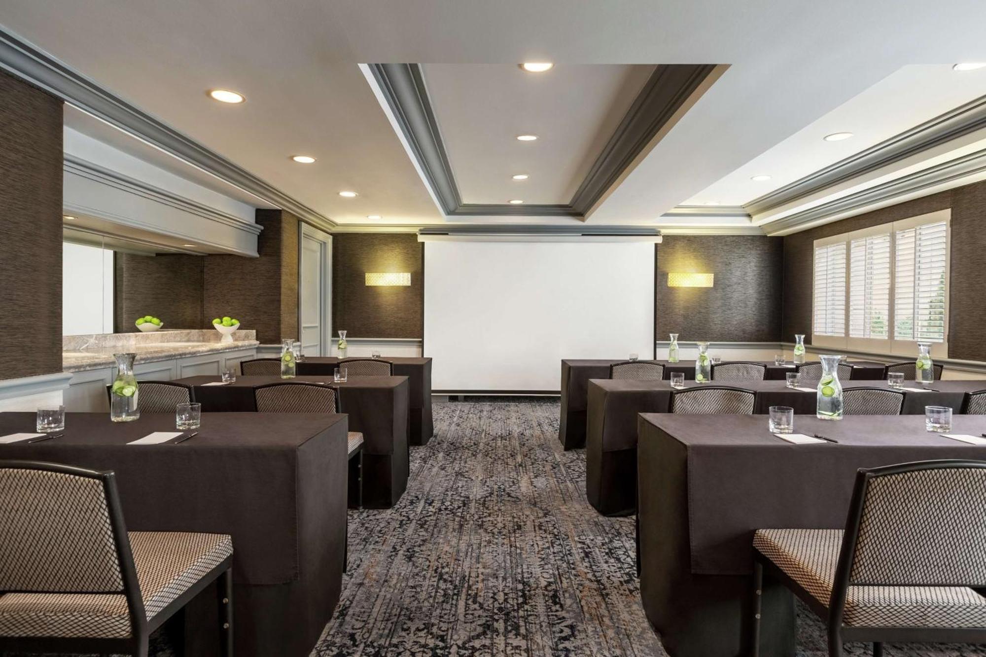 Hilton Checkers Angeles